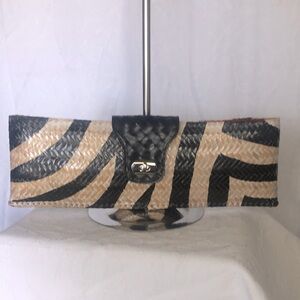 ADRIENNE VITTADINI tan and black wicker/straw clutch handbag. Red cloth interior